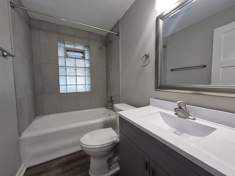 1310 S 76th St — Photo 13