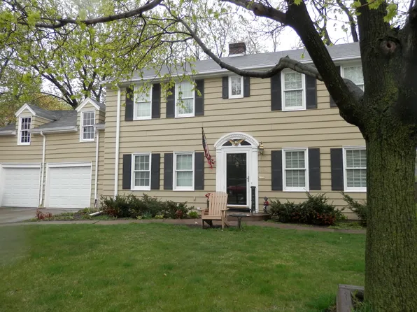 1780 Snelling Ave N, Falcon Heights, MN 55108