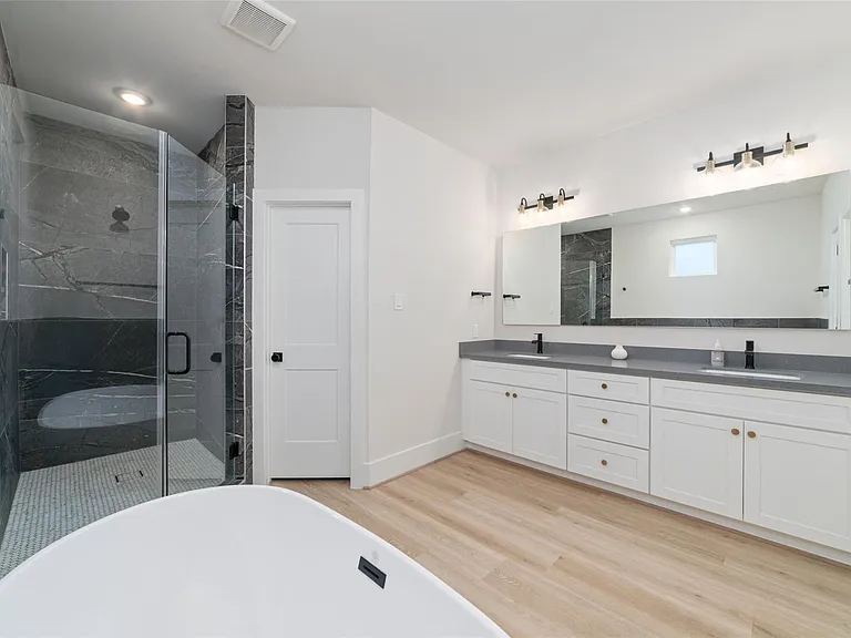 5630 Bertellis Ln — Photo 12