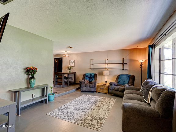5th image of 35 Whippoorwill Ln