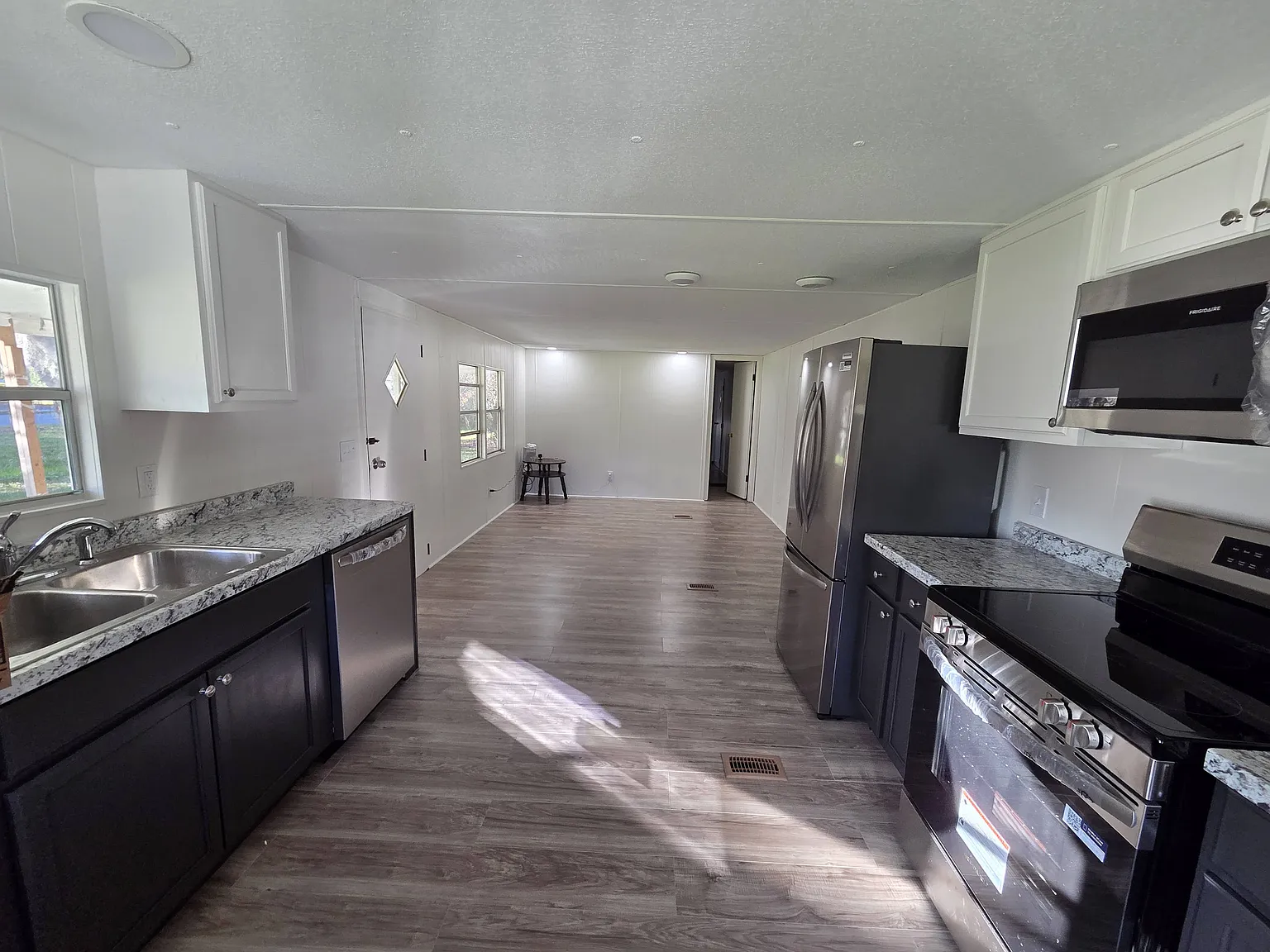 2 bed, 672 sqft, $1,100 — Photo 2