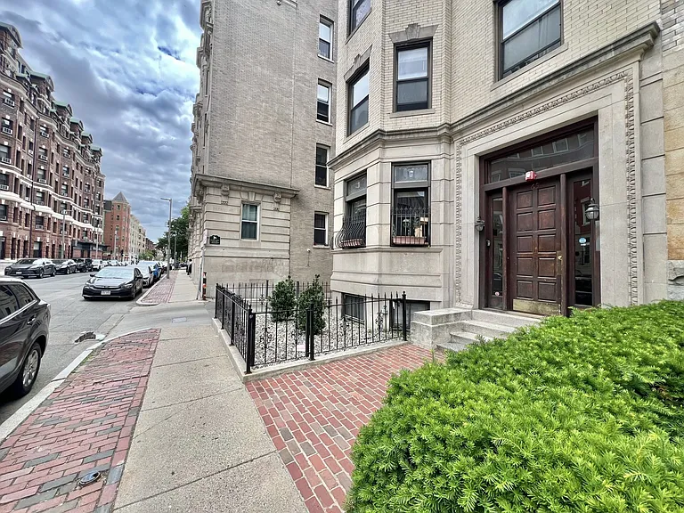 65 Hemenway St #3 — Photo 14