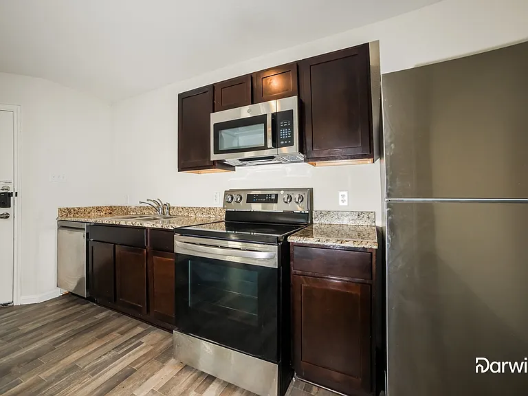 804 Earle Ave #B — Photo 3