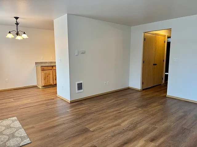 1410 W Prasch Ave — Photo 7