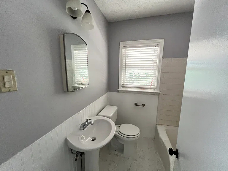 Full Bathroom #1