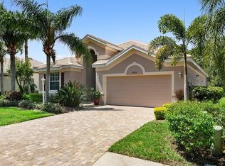 8326 Whispering Woods Ct, Lakewood Ranch, FL 34202