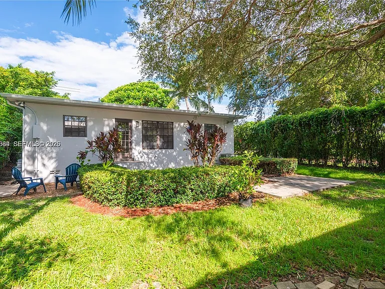 5490 SW 57th Ave — Photo 11