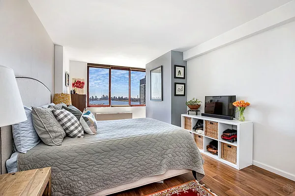 Sold by Halstead Real Estate | media 16