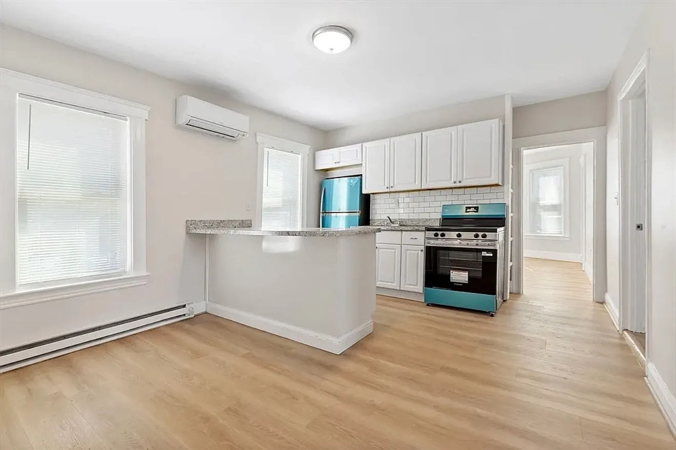 2 bed, 1008 sqft, $2,169 — Photo 4