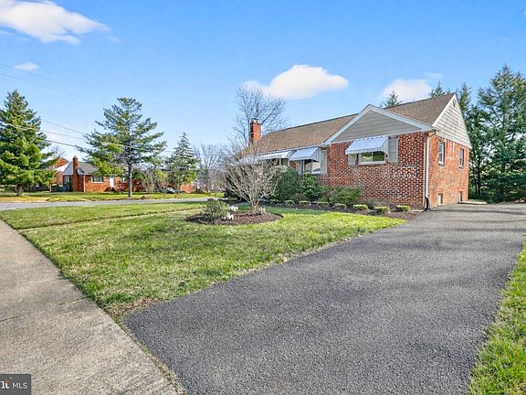 2nd image of 6001 Dinwiddie St