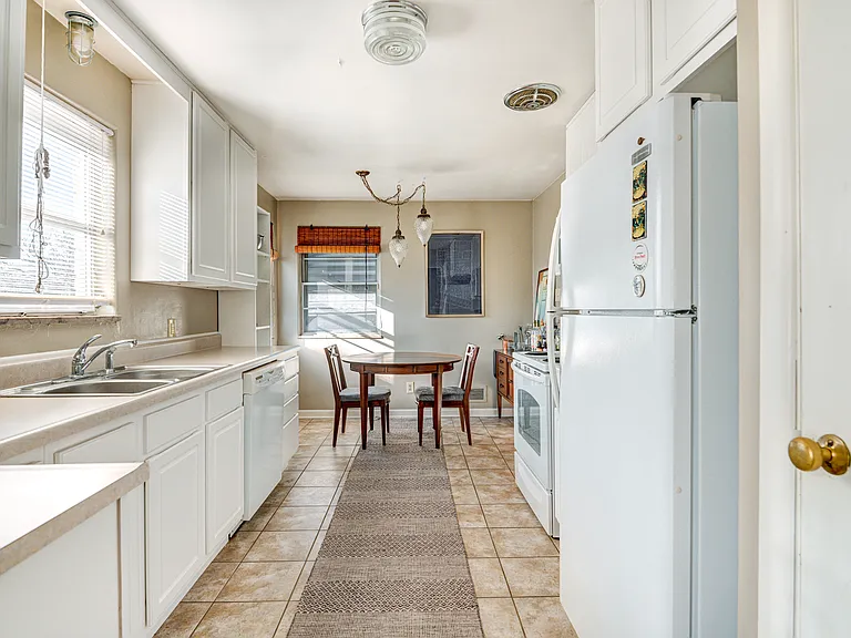 1052 N Layman Ave — Photo 13