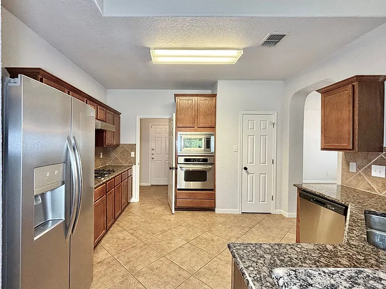 20527 Cliff Park — Photo 10