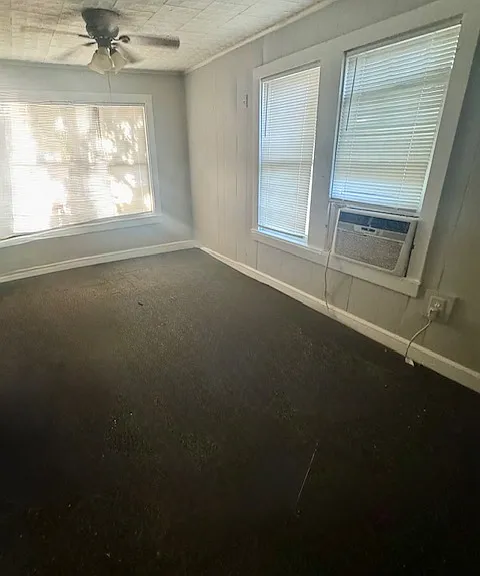 2121 Lyle Ave — Photo 3