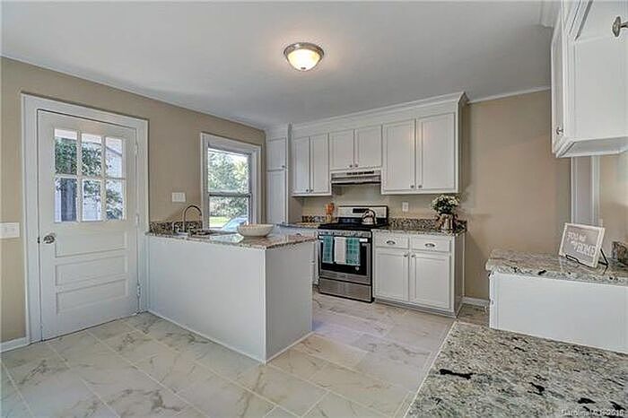 1st image of 804 Dogwood Dr