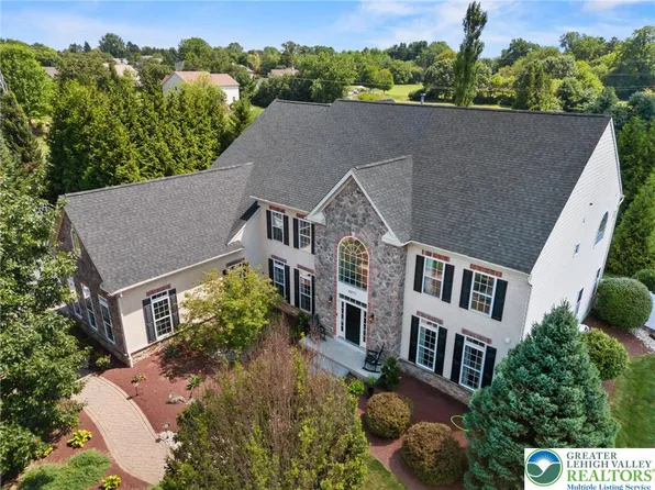 4271 Eisenhower Dr, Bethlehem, PA 18020