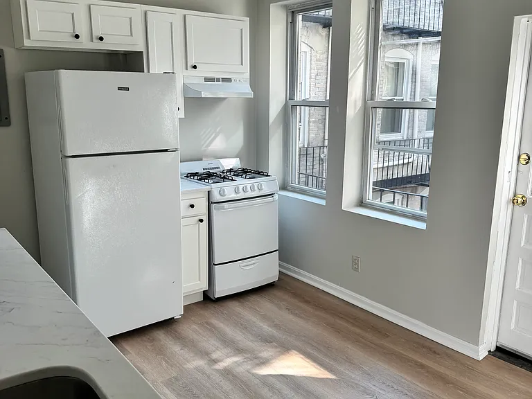 224 Hanover St #11 — Photo 1