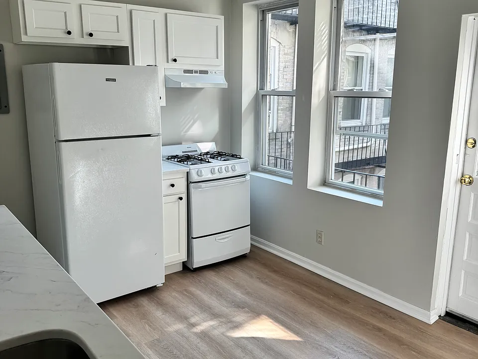 224 Hanover St #11