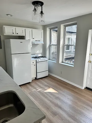 224 Hanover St Photo 1