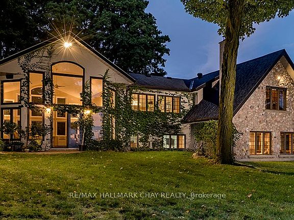 5th image of 1084 Coughlin Rd W