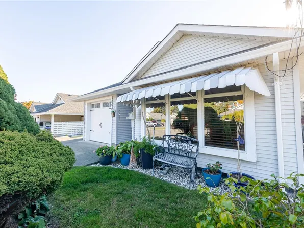 770 Park Pl #A, Courtenay, BC V9N 8K6