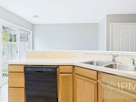 3rd image of 110 Ross Ave APT B