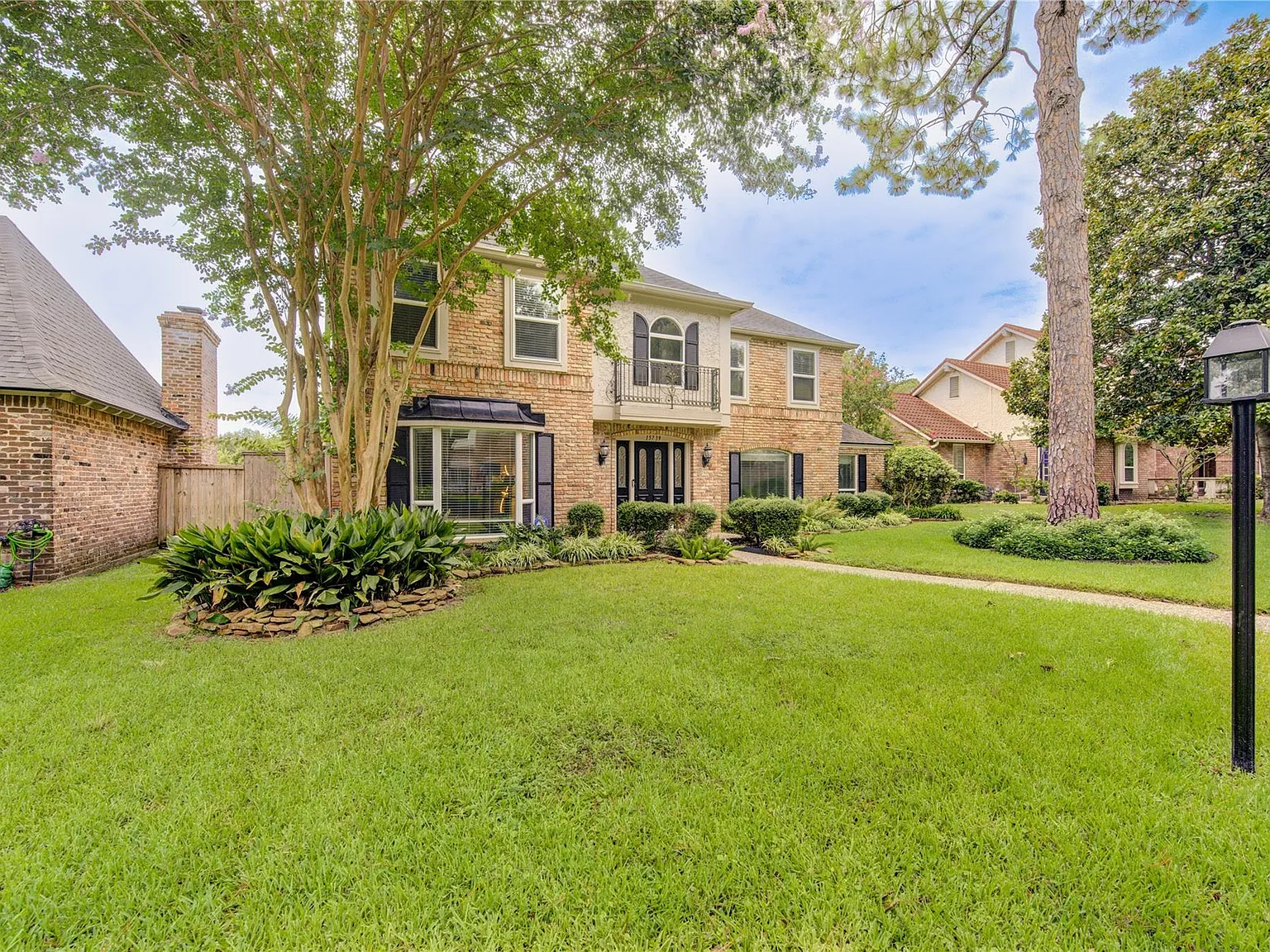 4 bed, 3.5 bath, 3184 sqft, $4,700 — Photo 2