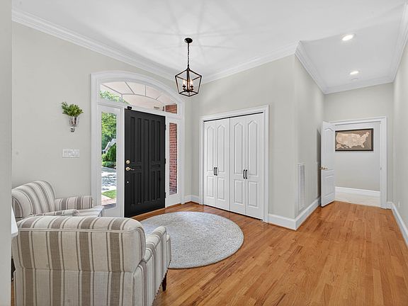 4th image of 212 Winged Elm Cir