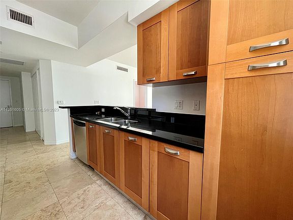 5th image of 186 SE 12th Ter APT 801