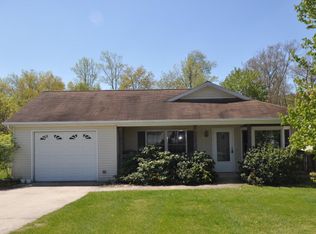 636 Canal Dr, Pine Grove, PA 17963