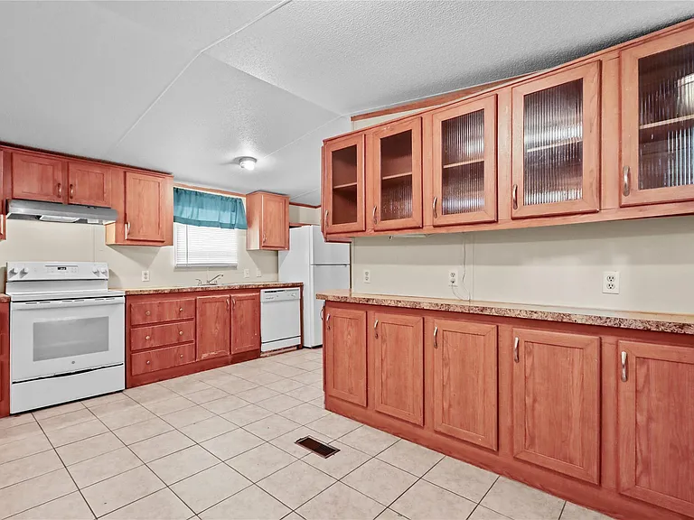 22521 West Rd — Photo 7