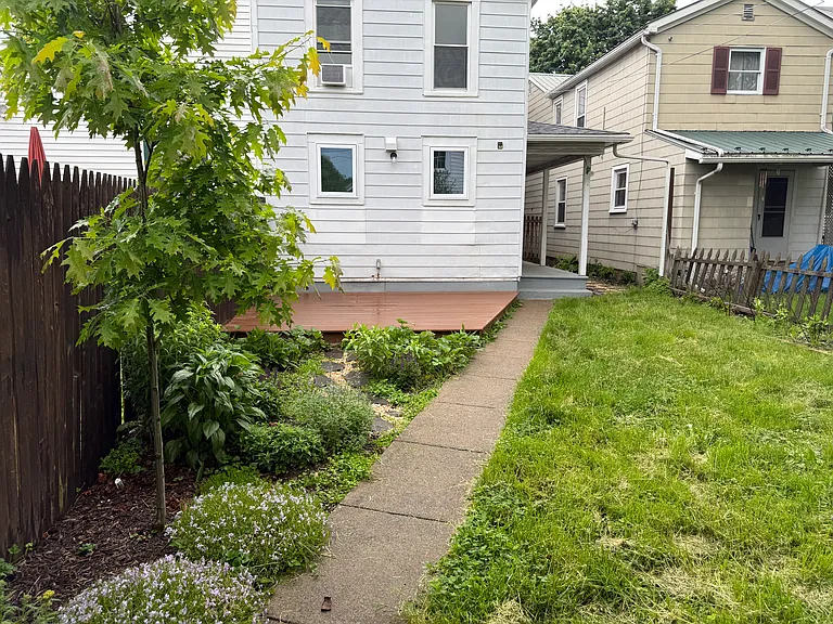 976 E Market St — Photo 11