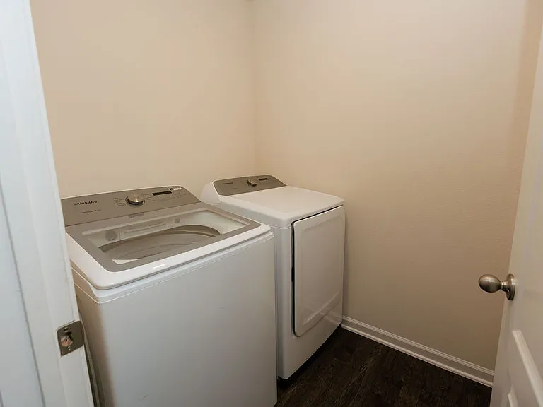 2170 Englewood Ct — Photo 13