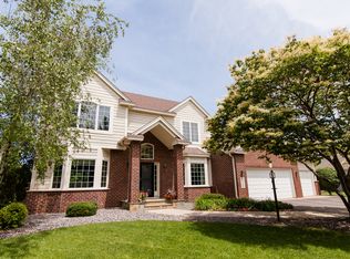 9725 Wellington Rdg, Woodbury, MN 55125