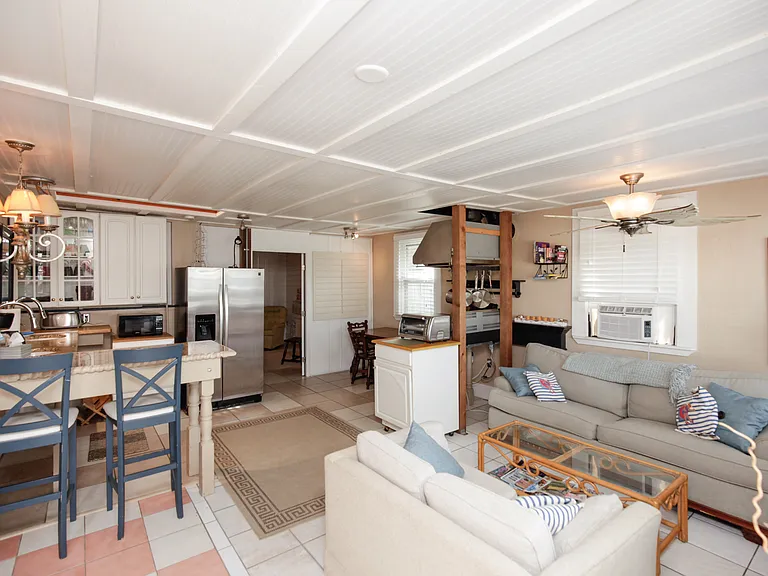 403 Crawford Rd #B — Photo 2