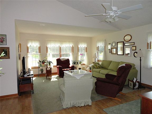3rd image of 903 N Cedar Ct