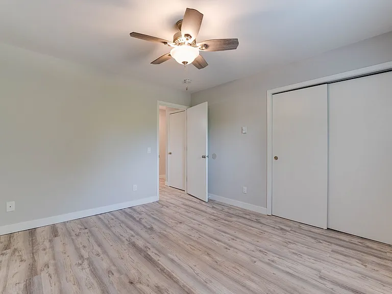 18 N Wickham Ct — Photo 30