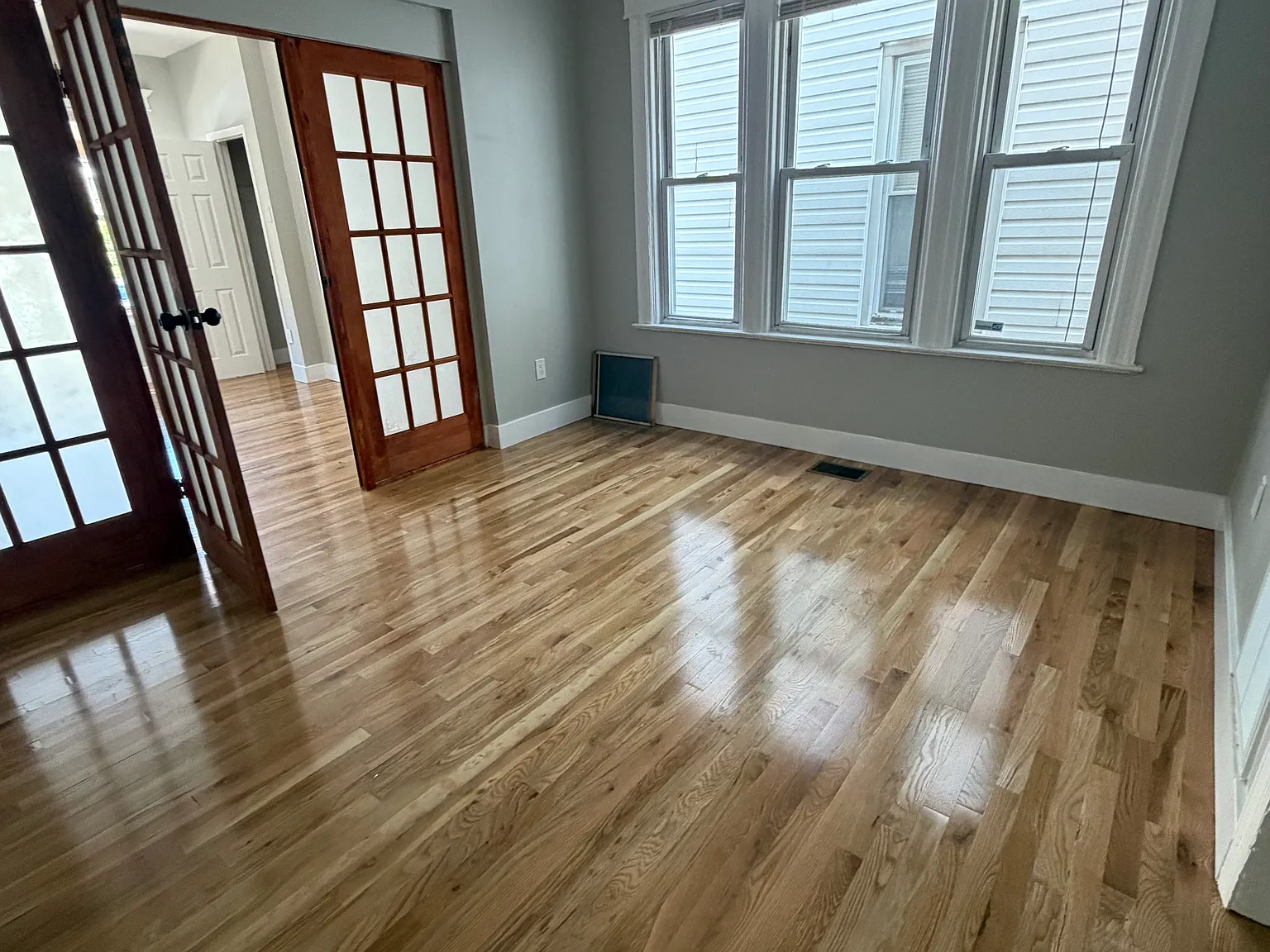 3 bed, 900 sqft, $2,500 — Photo 3