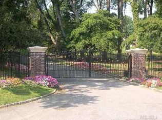 100 W Shore Rd, Mill Neck, NY 11771