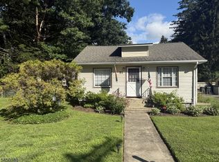 51 Lakeview Ave, Ringwood Boro, NJ 07456