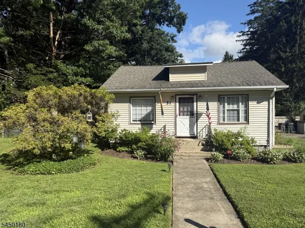 51 Lakeview Ave, Ringwood Boro, NJ 07456