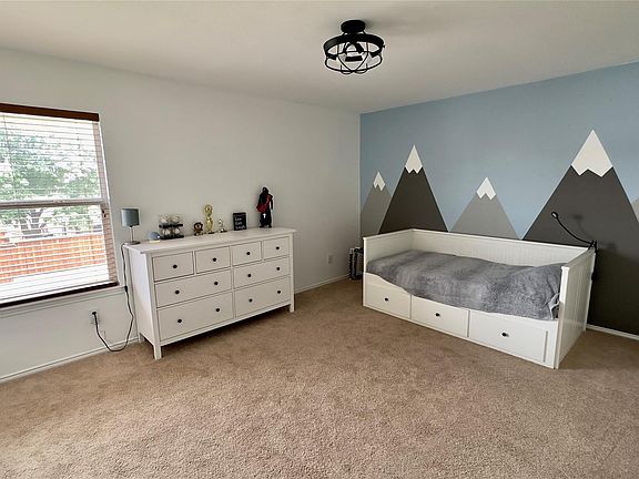 5th image of 2413 Orchid Dr