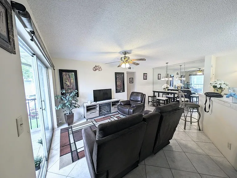 7515 S Oriole Blvd — Photo 5
