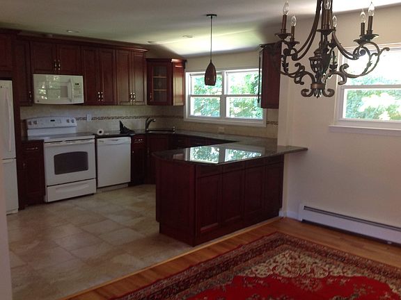 4th image of 18 Raymond Ct