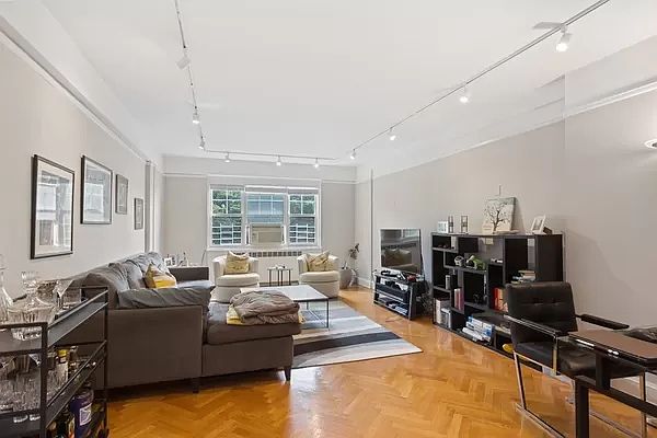 1st image of 160 Cabrini Blvd APT 21