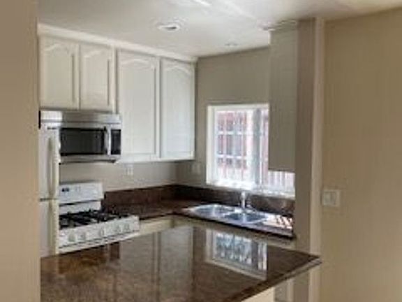 3rd image of 854 W 40th Pl #854