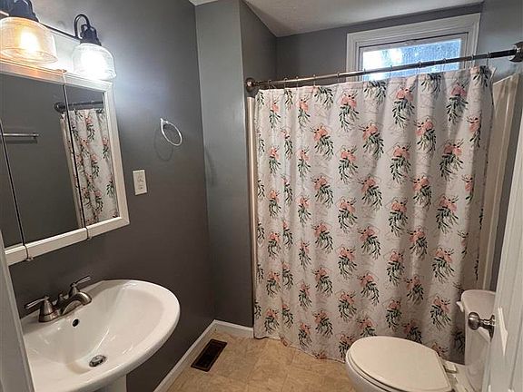 5th image of 310 Greenhill St