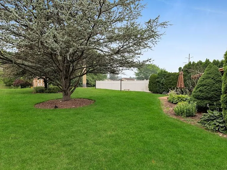 2235 Briarwood Dr — Photo 12