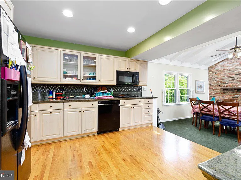 4 Sussex Ct — Photo 7