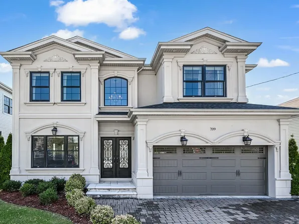 709 6th St, Carlstadt, NJ 07072