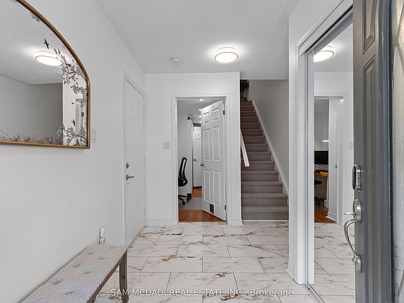 3rd image of 886 Fowles Ct